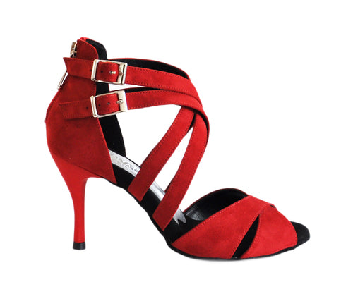 Alvares Dance Shoes‘ 753 Tanzschuhe: Rote Wildleder-Sandale mit hohen Absätzen, gekreuzten Riemen und goldenen Schnallen, Seitenansicht.